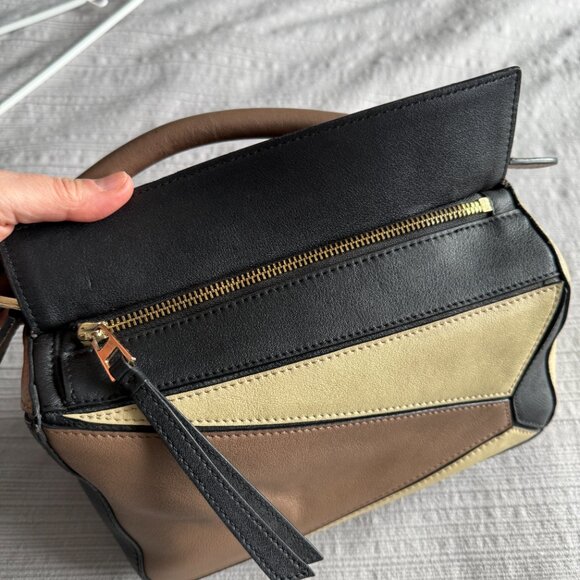 LOEWE PUZZLE - SIZE SMALL - LEATHER - VERY GOOD PRE-LOVED CONDITION - Picture 7 of 16